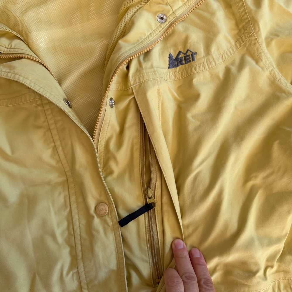 Vintage REI Elements Women XL Pale Yellow Hooded Rain Jacket Mesh Lined - Picture 13 of 15